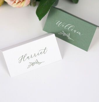 Christmas Name Place Cards, Wedding Name Place Cards, Name Place Cards Wedding, Wedding Miscellaneous, Wedding Name Tags, Personalized Place Cards, Classic Calligraphy, Place Card Table Wedding, Place Cards Wedding