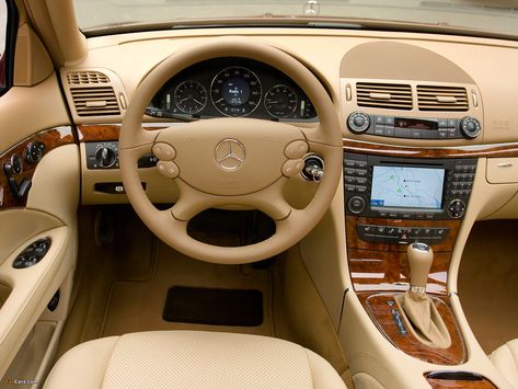 Porsche Roadster, Benz Interior, Mercedes Benz Interior, Mercedes Benz World, Mercedes W211, Old Mercedes, Amg Car, Mercedes Cls, Car Deco