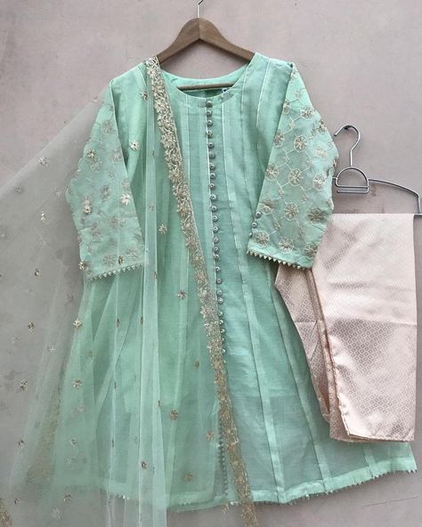 @fashionflairr on Instagram: “Paper cotton 3pc suits Sizes S M L Price 4500 Dm us or whatsapp +923450500335” Pakistani Clothes Casual, Cotton Dress Design, Pakistani Shadi, Pret Wear, Short Frocks, Agha Noor, Plus Size Shirt Dress, Frock Designs, Short Frock