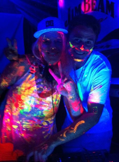 HOW TO HOST A SUCCESSFUL AND FUN HOME GLOW PAINT PARTY by http://glowpaint.com.au #GlowPaint #BlackLight #partyIdeas #UVReactive #Neon #Australia #Queensland #Rave #DanceParty #GoodVibes #PLUR Glow In The Dark Carnival Party, Cute Neon Party Fits, At Home Rave Party, Home Rave Party Ideas, Neon Party Paint, Neon Paint Party Ideas, Glow Paint Party, Blacklight Birthday Party, Neon Paint Party