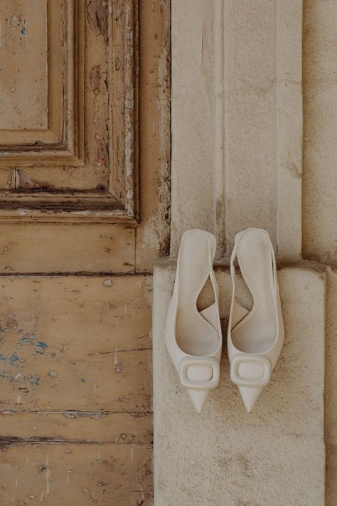 Free stock photos - Kaboompics Trendy High Heels, Fashion Still Life, Cream Fashion, Ig Video, White High Heels, Cream Aesthetic, Neutral Aesthetic, Aesthetic Lifestyle, Elegant Heels