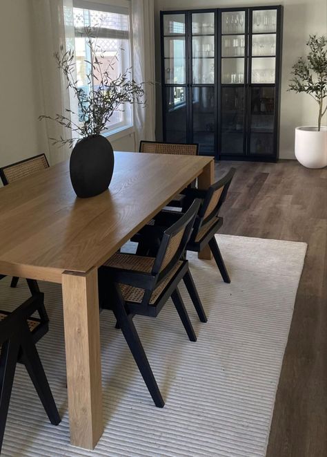 Black Accent Dining Chair, Aesthetic Dining Room Modern, Neutral Black Dining Room, Dining Mural Wall, Black And Wooden Interior, Dining Table Chairs Black, Japandi Dining Chairs Black, Wooden Table And Black Chairs, Walnut Dining Room Table Modern