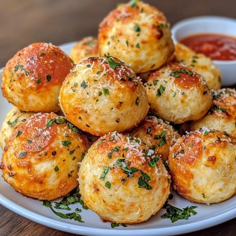 Delicious Pizza Balls: Your New Favorite Snack Crispy Pizza Balls, Diy Pizza Bites, Pizza Dough Balls Recipe, Pizza Buns Homemade, Pizza Balls Recipe, Pizza Balls With Pizza Dough, Pizza Balls With Biscuits, Pizza Bites Appetizer, Pizza Dough Balls