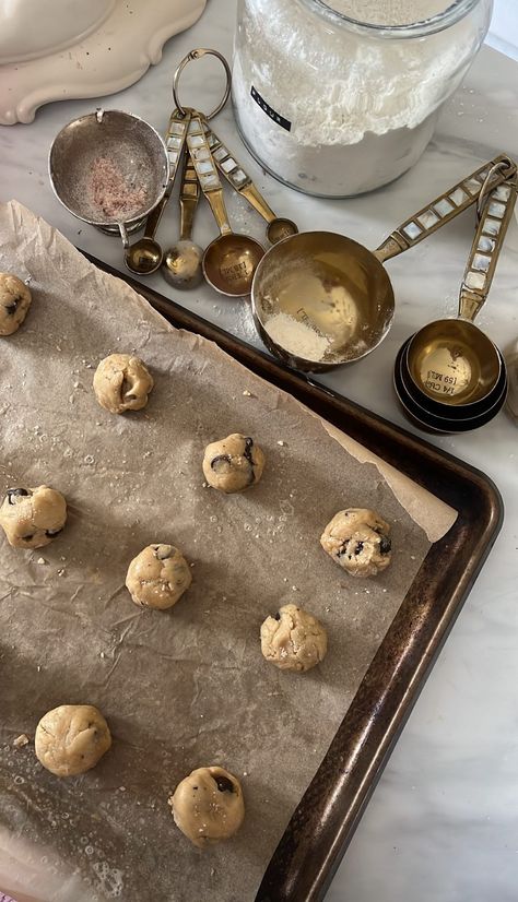 Black Girls Baking Aesthetic, Beige Baking Aesthetic, Baking Green Aesthetic, Cooking Aesthetic Vision Board, Cooking Beige Aesthetic, 2024 Vision Board Baking, Brunette Baking Aesthetic, Baking Woman Aesthetic, Meredith Core Aesthetic