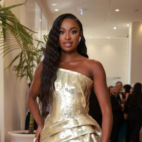 Coco Jones on Instagram: "Pinch me y’all! CANNES ‘23 was everything thank you @lorealparis for having me & everyone who made sure I looked goodt! MUA: @kennethsohmakeup Hair: @jamescatalanohair Styling: @jyotisha_" Mood Broad, Wattpad Ideas, Coco Jones, Black Goddess, Neutral Makeup, Frontal Hairstyles, Celeb Style, Wardrobe Ideas, Baddie Hairstyles