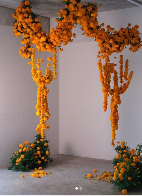 Orange Marigold Wedding Decor, Artsy Floral Arrangements, Marigold Installation, Dried Floral Garland, Floral Installation Art, Marigold Decoration At Home, Marigold India, Flower Door Decorations, Marigold Flower Decoration