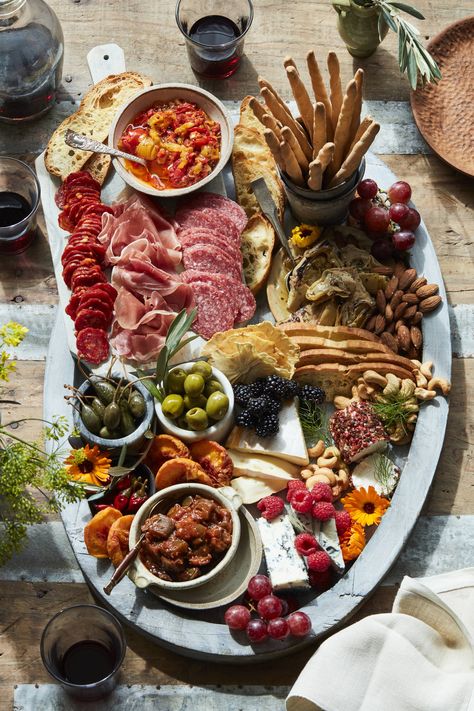 19 Unique Charcuterie Board Ideas and Themes - DeLallo Summer Charcuterie, Grilled Artichoke, Whats Gaby Cooking, Charcuterie Inspiration, Meat Appetizers, Charcuterie Platter, Snack Board, Charcuterie And Cheese Board, Charcuterie Recipes