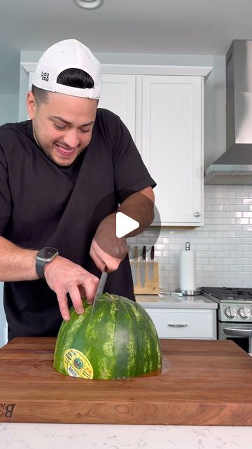 Ahmad Alzahabi on Instagram: "Bringing This Gem Back🤣🍉 How To Cut A Watermelon" Slicing Watermelon Party Ideas, How To Serve Watermelon, Watermelon Slicing Ideas, Ways To Cut Watermelon Creative, Watermelon Cuts Ideas, How To Carve A Watermelon, How To Slice Watermelon For A Party, How To Serve Watermelon At A Party, How To Slice A Watermelon