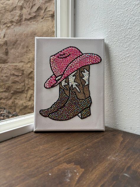 Denim Canvas Art, Gem Painting Ideas, Gem Art On Canvas, Girly Canvas Painting Ideas, Bedazzled Crafts, Paintings Canvas Easy, Western Art Projects, Glitter Painting Canvas, Gem Canvas Art