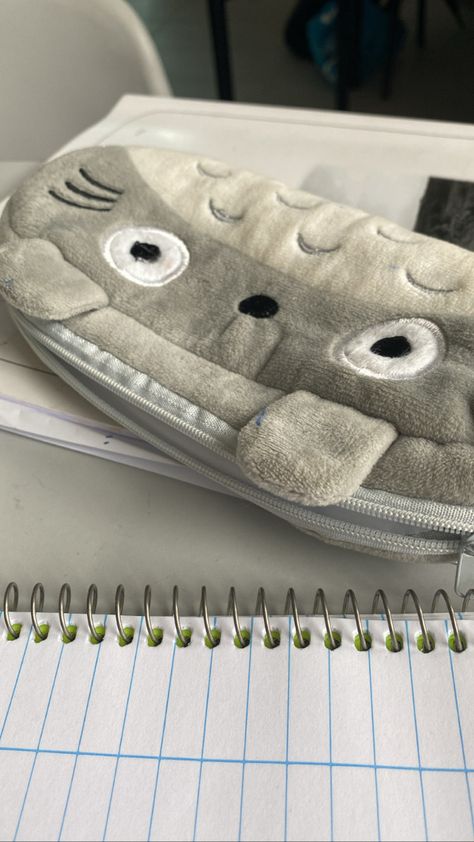 Pencil Case Ideas, Study Core Aesthetic, Aesthetic Pencil Case, Cute Stationary School Supplies, School Bag Essentials, Study Stationery, Stationary School, Cute Stationary, What In My Bag