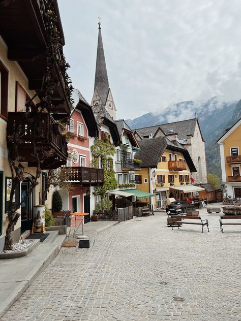 Small town by the lake, beautiful historic buildings and a mountain in the background. Salzburg Austria, Alpine Village, Europe Aesthetic, Salzburg, Nature Travel, World Traveler, Austria, Small Towns, Day Trip