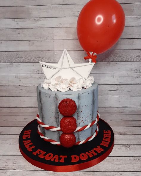 Pennywise Cake Design Images (Pennywise Birthday Cake Ideas) It Birthday Cake Stephen King, Penny Wise Birthday Cake, Scary Movie Cake Ideas, Penny Wise Cake Ideas, Penny Wise Birthday Party Ideas, Pennywise Themed Party, Scary Clown Cake, It Party Ideas Pennywise, It Cake Pennywise