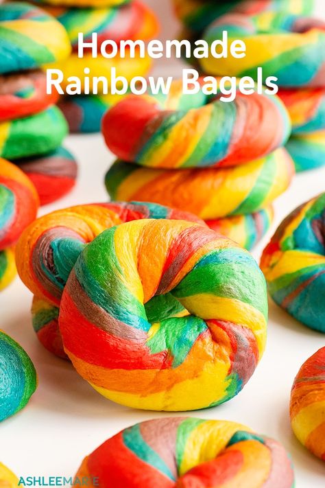 Rainbow Bagel Recipe Rainbow Bagels Nyc, Healthy Rainbow Snacks, Rainbow Bagels Recipe, Funfetti Bagels, Bagels Flavors, Homemade Bagels Healthy, Home Made Food Recipes, Begal Recipe Ideas, How To Make Bagels Homemade