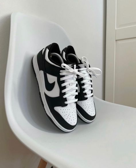 Jordan 1 Low Outfit Men, Nike Dunk Low Outfit, Nike Dunk Low Black White, Dunk Low Panda, Trendy Shoes Sneakers, Sneaker Art, Shoes Sneakers Nike, Hype Shoes, Swag Shoes