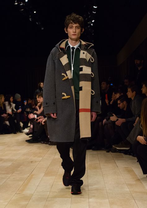 The Duffle Coat in grey double-faced wool blend, worn over a deep green tracksuit jacket and wide tracksuit trousers Mens Duffle Coat, Burberry Menswear, Lapo Elkann, Duffel Coat, Mens Overcoat, Burberry Outfit, Tracksuit Jacket, Duffle Coat, Smart Casual Outfit