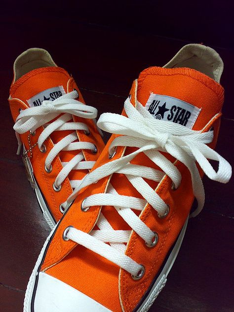 Orange Convers chuck taylors All star- have these! :D Orange Converse Aesthetic, Star Pumpkin, Orange Converse, Converse Style Women, Hipster Shoes, All Stars Converse, Nike Air Max Thea, Best Classic Cars, Orange Shoes