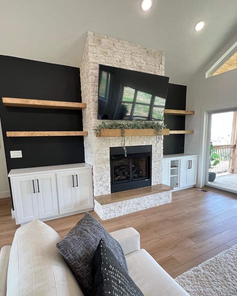 Black Accent Walls, Built In Shelves Living Room, Living Room Built Ins, Fireplace Built Ins, Muebles Living, Living Room Decor Fireplace, Accent Walls In Living Room, Living Room Shelves, Home Fireplace