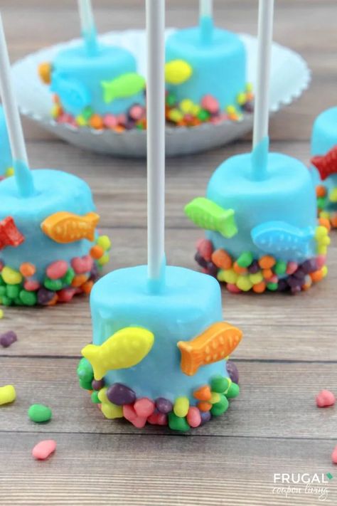 Marshmallow Pops Recipe, Tropisk Fest, Ocean Birthday Party, Bar A Bonbon, Fishing Birthday Party, Ocean Birthday, Sea Birthday Party, Marshmallow Pops, Beach Birthday