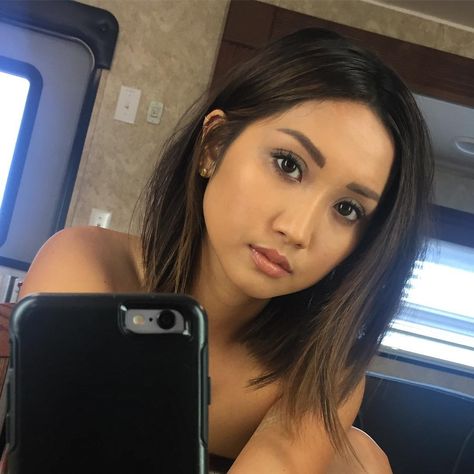 Weird Selfies, Nickelodeon Girls, Brenda Song, Asian Short Hair, Hair Things, Lob Haircut, Celebrity Families, Round Face Haircuts, Bob Haircut