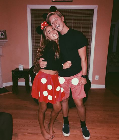 Couple Halloween Costumes Relationship Goals, Tom Und Jerry, Halloween Coustumes, Couples Halloween Outfits, Cute Couple Halloween Costumes, People Fall In Love, Halloween Costumes For Teens, Photo Poses For Couples, Best Photo Poses