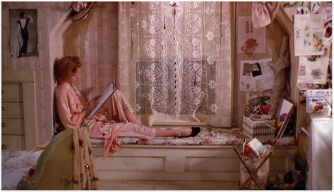 Movie art. love the styling of Andy's room from Pretty in Pink. Bedroom 80s, 1980s Home Decor, Movie Bedroom, Andys Room, 80s Bedroom, Teenage Bedroom, Dreamy Bedrooms, Pink Bedroom, Teen Bedroom