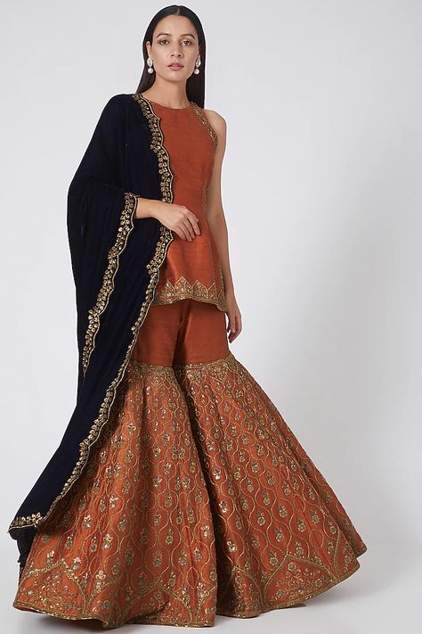 Rust Red & Navy Blue Embroidered Gharara Set Design by Rianta's at Pernia's Pop Up Shop 2021 Red Gharara Outfit, Blue Gharara Pakistani, Heavy Garara Dress, Plazoo Suite Design, Orange Indian Outfit, Blue Gharara, Navy Blue Kurti, Heavy Suits, Heavy Suit