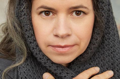 Natalie Merchant sees right through the sexist music industry: "The patriarchy wants to dispose of women at a certain age" Natalie Merchant, Women Of Rock, Young Celebrities, Elizabeth I, Music Images, Summer Tour, Tiger Lily, Documentary Film, Grey Hair