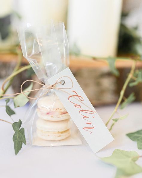 Macaroon Wedding Favors, Calligraphy Wedding Stationery, Bridal Shower Favors Cheap, Jessica Davies, حفل توديع العزوبية, Wedding Macarons, Favour Ideas, Wedding Favors And Gifts, Elegant Wedding Favors