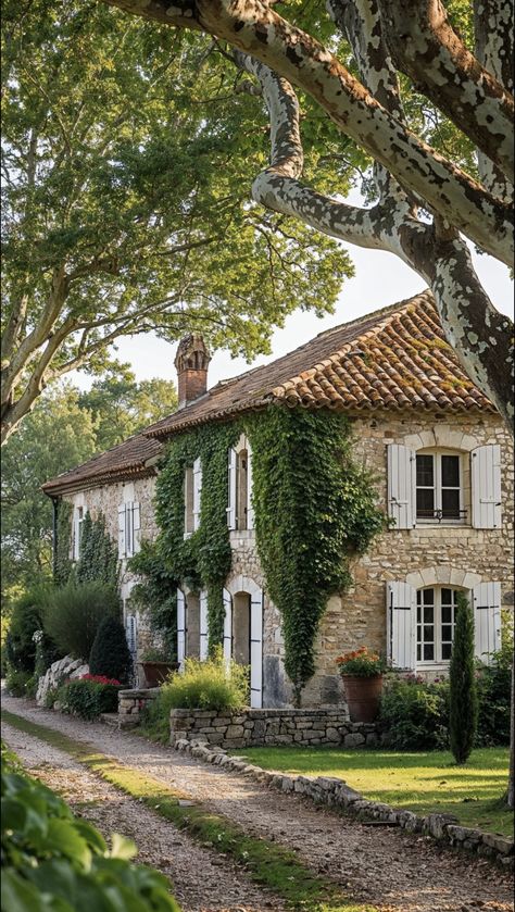 Mediteran House, French Country Exterior, Country Cottage Farmhouse, French Style Homes, Countryside House, Cottage Farmhouse, English House, French Country Cottage, French Country House