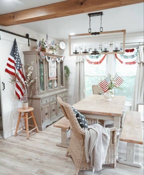 16 4th of July Dining Room Decor Ideas » Lady Decluttered Americana Dining Room Decor, Modern 4th Of July Decor, Modern Americana Decor, Farmhouse 4th Of July Decor, Patriotic Home Decor, Americana Farmhouse, Dining Room Decor Ideas, Americana Home, Summer Decorations