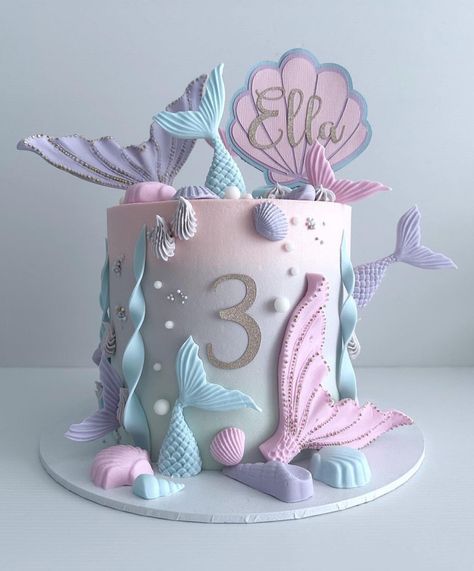 Mermaid Theme Party Cake, Sea Bday Theme, Mermaid Birthday Decoration Ideas, Mermaid Pastel Cake, Mermaid Party Cake Ideas, Mermaid Cake Aesthetic, Arial Princess Aesthetic, Chocolate Mermaid Cake, Mermaid Bday Party Ideas