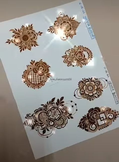 3d Mehndi Designs Simple, Mehndi Broach Design, Mehandi Bunch Design, Floral Bunch Mehndi, Bunches Mehndi Design, Mehndi Bunch, Mehndi Flowers, Simple Arabic Mehndi Designs, Finger Henna Designs