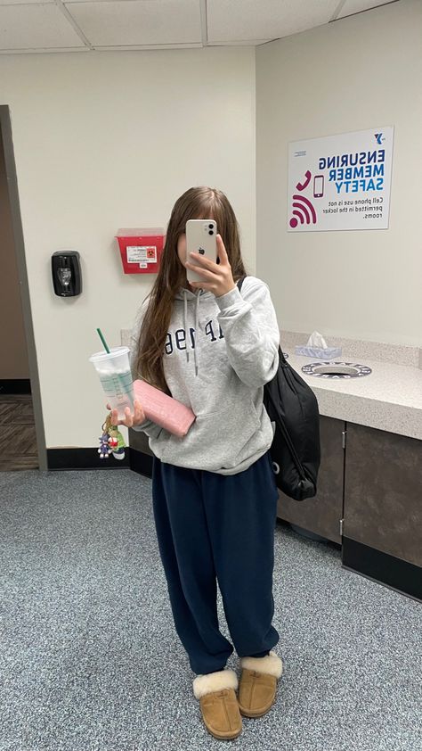 Lazy Uggs Outfit, Outfit Inspo Ugg Slippers, Ugg Sweatpants Outfit, Outfits With Ugg Disquette Slippers, Lazy Sweatpants Outfit, Ugg Slippers Outfit School, Tasman Uggs Outfits Sweatpants, Ugg Slippers And Jeans, Uggs And Sweatpants