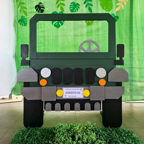 Jungle Safari Photo Booth, Safari Theme Party Adults, Jungle Theme Book Fair, Zoo Decorations Diy, Diy Safari Jeep, Jungle Theme Photo Booth, Safari Jeep Cardboard Diy, Diy Safari Decorations, Safari Birthday Backdrop