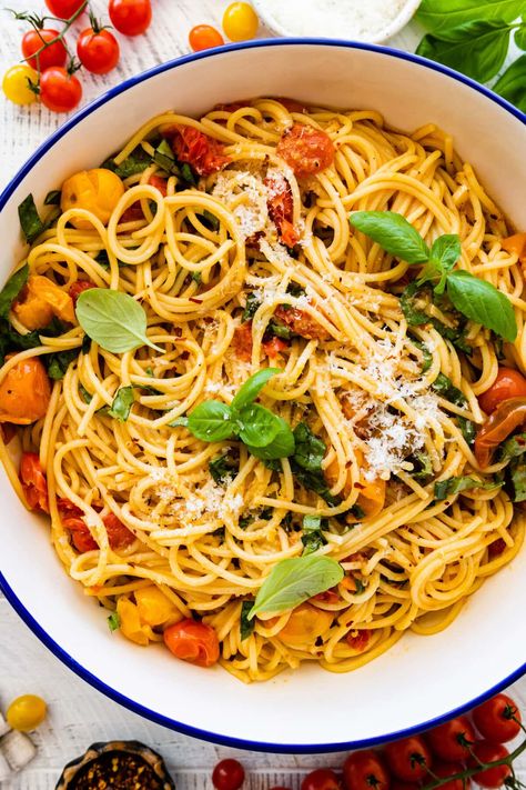 Burst Cherry Tomato Pasta, Cherry Tomato Pasta Sauce, Pasta Sauce Recipes Tomato, Tomatoes Sauce, Roasted Grape Tomatoes, Pasta Sauce Recipe, Pizza Appetizers, Cherry Tomato Sauce, Fresh Tomato Recipes