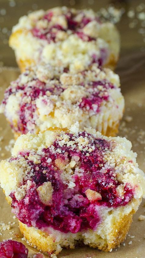 Raspberry Streusel Muffins | OMGChocolateDesserts.com | #muffins #raspberry #streusel Complex Baking Recipes, Muffins Raspberry, Raspberry Streusel Muffins, Yogurt Muffin, Valentines Breakfast, Raspberry Muffins, Streusel Muffins, Berry Muffins, Muffin Streusel