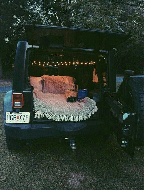 I would LOVE to go stargazing with him, then when it gets too cold, climb inside there and watch Netflix for hours and cuddle and fall asleep in his arms Camping Jeep, Auto Jeep, Jeep Interiors, Wrangler Jeep, Jeep Wrangler Accessories, Car Deco, Wrangler Accessories, Camping Photography, Bmw I3