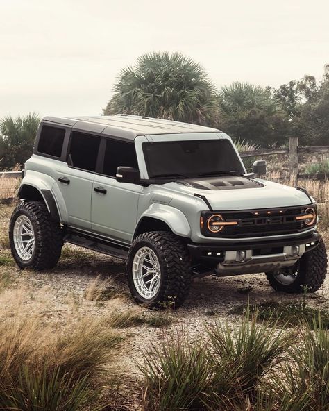 CarLifestyle | Bronco Raptor on @vossen HFX-1 wheels by @dv8_motorsports_inc #carlifestyle #broncoRaptor #raptor #fordraptor Photo @williamstern | Instagram Ford Bronco Raptor 2022, Bronco Raptor 2022, 2023 Bronco, Lifted Ford Truck, Ford Bronco Raptor, Bronco Car, Bronco Raptor, Camping Trailer Diy, Bronco Truck