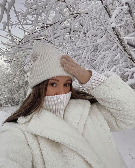 Winter Aesthetics, Winter Portraits, Winter Instagram, Snow Pictures, Ootd Winter, Classy Winter Outfits, Winter Inspo, Winter Photoshoot, Snow Outfit