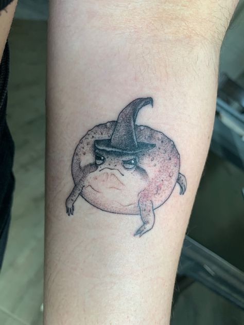 Desert rain frog with a witch hat tattoo Frog With Witch Hat Tattoo, Animals With Hats Tattoo, Goth Frog Tattoo, Frog Tattoo Funny, Desert Animal Tattoo, Desert Rain Frog Drawing, Frog With Mushroom Hat Tattoo, Witch Frog Tattoo, Frog With Hat Tattoo