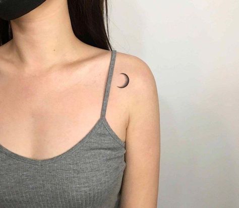 Piercings Bonitos, Half Moon Tattoo, The Best Tattoos, Chest Tattoos For Women, Red Ink Tattoos, Tattoo Ideas For Men, Tattoo Style Drawings, Classy Tattoos, Minimalist Tattoos