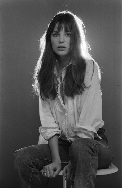 30 Best Photos of Jane Birkin in the 1970s ~ Vintage Everyday Jane Birkin Style, Portret Feminin, Studio Portrait Photography, Pose Fotografi, Photographie Portrait Inspiration, 사진 촬영 포즈, Model Pose, Self Portrait Photography, Studio Photoshoot