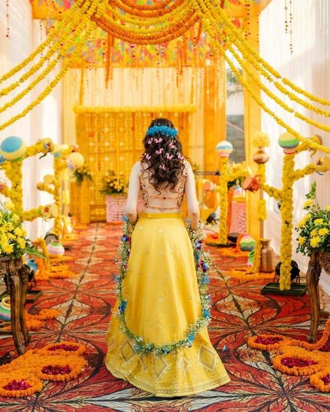 unique and quirky haldi lehenga for bride Haldi Ceremony Outfit For Bride, Haldi Outfits For Bride, Haldi Look For Bride, Haldi Dress For Bride, Haldi Dress Ideas, Haldi Outfit For Bride, Bangle Ceremony, Haldi Ceremony Outfit, Haldi Dress