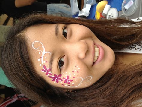 Easy Small Face Paint Ideas, Beginner Face Painting Ideas, Flower Face Painting Ideas, Face Painting Designs For Adults, Face Painting Simple, Small Face Painting Ideas, Flowers Face Painting, Face Paint Recipe, Flower Face Painting