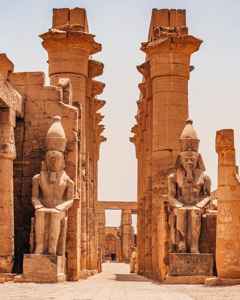 Things To Do In Egypt, Ancient Egypt Aesthetic, Ancient Egyptian Architecture, Places In Egypt, Egypt Aesthetic, Timur Tengah, Egypt Culture, Egyptian Temple, Egypt Tattoo