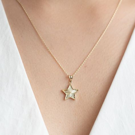 Gold Star Necklace, Gold Certificate, Star Necklace Gold, Gold Necklace Simple, Gold Jewelry Stores, Solid Gold Chains, Star Jewelry, Mid Size, Yellow Gold Pendants