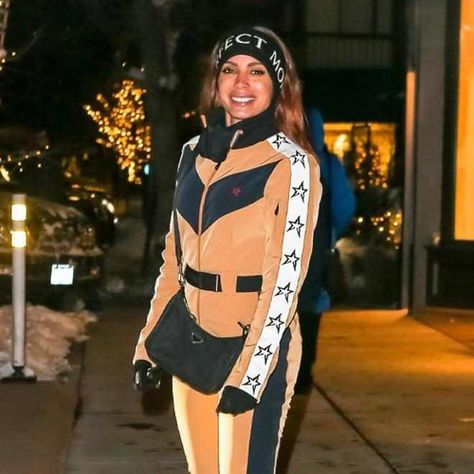 Winter wonderland! The singer flashes a big smile after a day of skiing in Aspen, Colorado. Celebrities In Aspen, Kelly Bensimon, Luke Benward, Holiday Workout, Kyle Richards, Beach Friends, Aspen Colorado, Athleisure Women, Sofia Richie