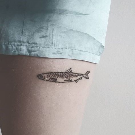 Small Fish Tattoo, Tattoos Fish, Tattoo Fishing, Salmon Tattoo, Small Fish Tattoos, Small Nature Tattoo, Trout Tattoo, Fishing Tattoos, Circle Tattoos