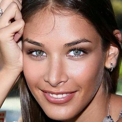 El Rostro Universal de La Diosa Dayana Mendoza..Miss Universe 2008.. Miss Universe 2008, Dayana Mendoza, Miss Universe, Miss World, Adriana Lima, Beauty Pageant, Mendoza, Teen Fashion Outfits, Teen Fashion