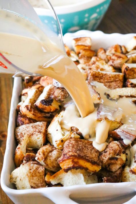 Cinnamon Pecan Bread Pudding, Stale Cinnamon Roll Recipes, Desserts Using Cinnamon Rolls, Cinnamon Rolls Pudding, Custard For Bread Pudding, Cinnamon Bun Bread Pudding, Leftover Cinnamon Roll Bread Pudding, Bread Pudding French Toast Casserole, What To Do With Leftover Cinnamon Rolls